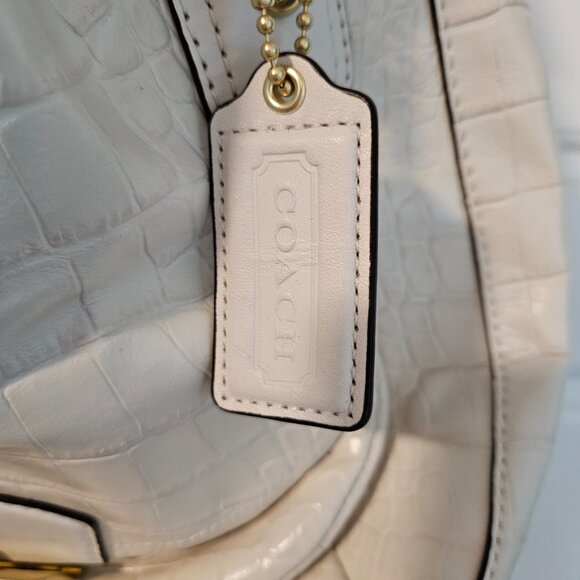 Coach Creme Large Satchel - Picture 7 of 16